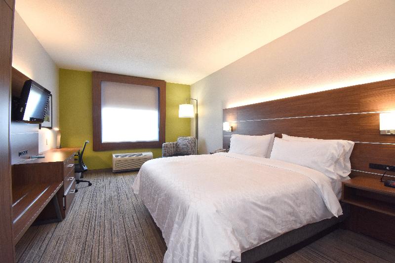 Holiday Inn Express and Suites Southern Pines Pine image