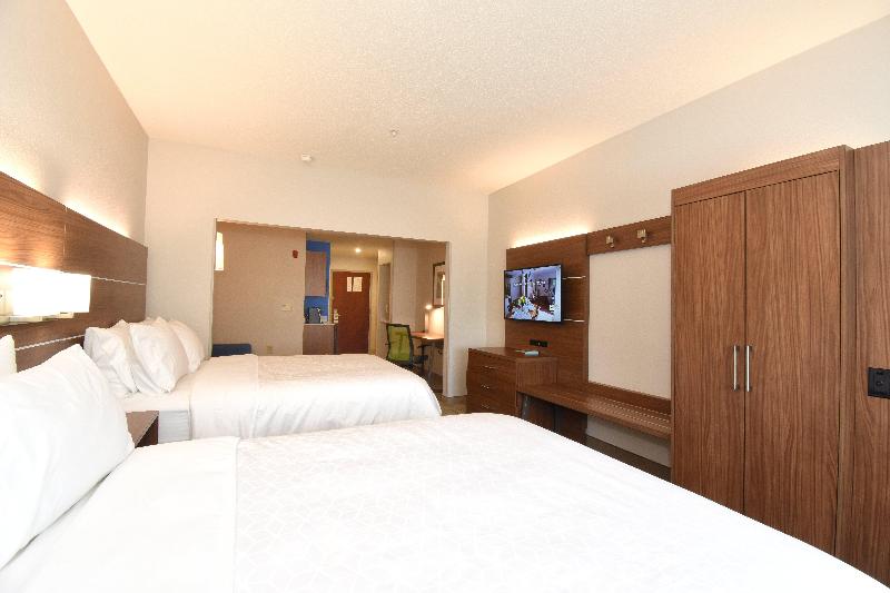 Holiday Inn Express and Suites Southern Pines Pine image