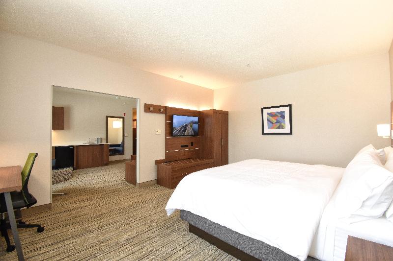 Holiday Inn Express and Suites Southern Pines Pine image