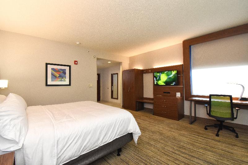 Holiday Inn Express and Suites Southern Pines Pine image