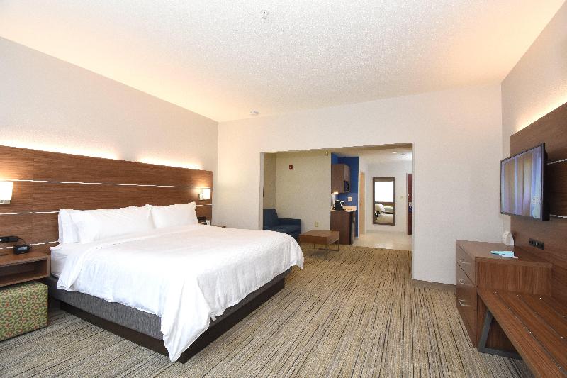 Holiday Inn Express and Suites Southern Pines Pine image