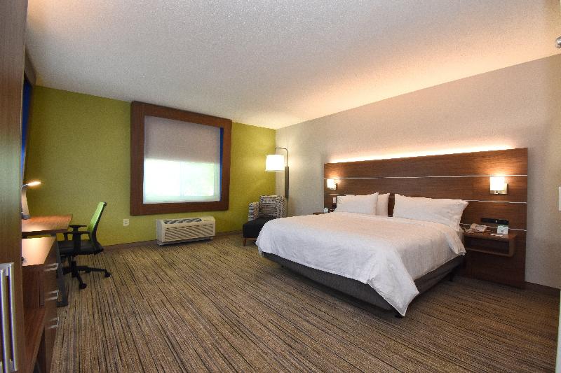 Holiday Inn Express and Suites Southern Pines Pine image