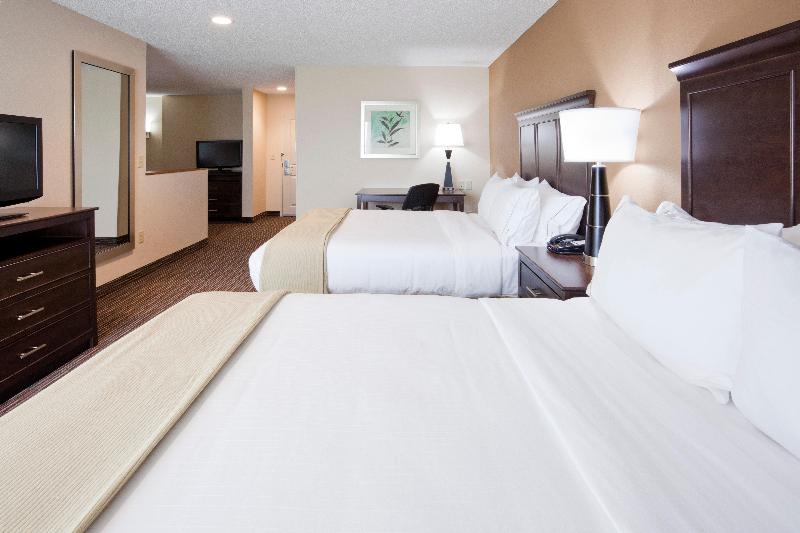 Holiday Inn Express & Suites Willmar By IHG image