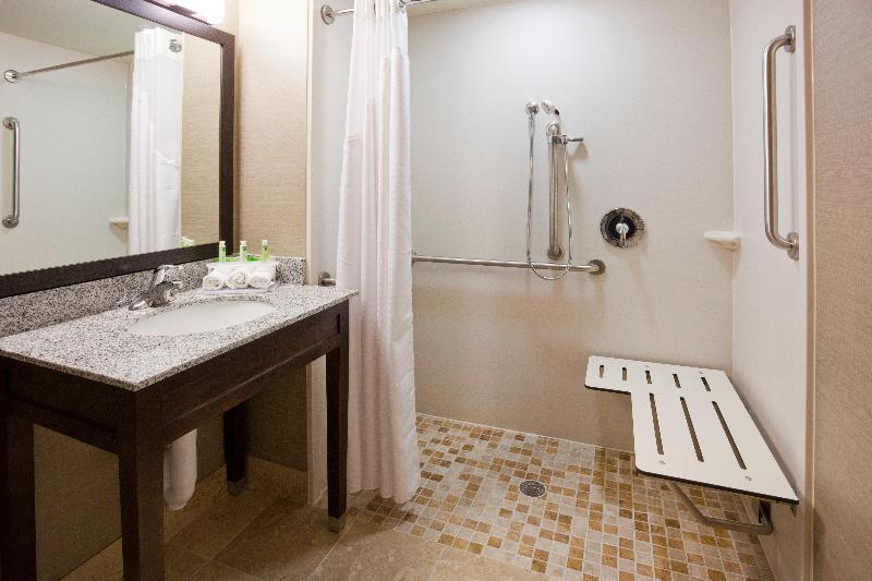 Holiday Inn Express & Suites Willmar By IHG image