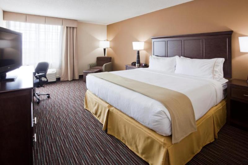 Holiday Inn Express & Suites Willmar By IHG image