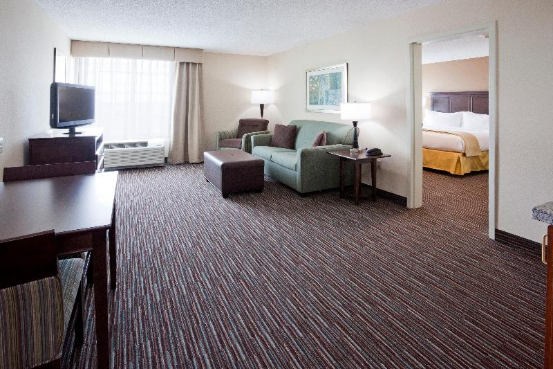 Holiday Inn Express & Suites Willmar By IHG image