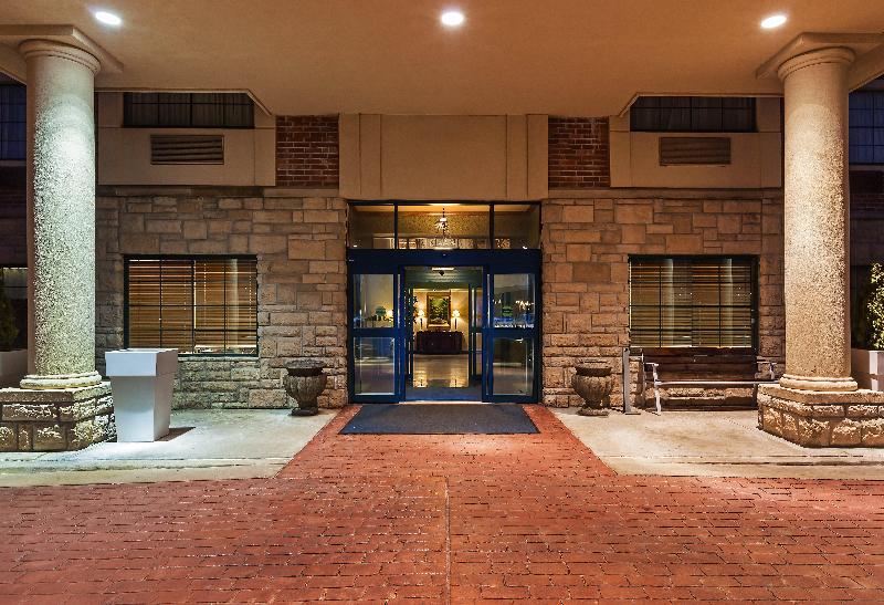 Holiday Inn Express and Suites Tulsa S Broken Arro