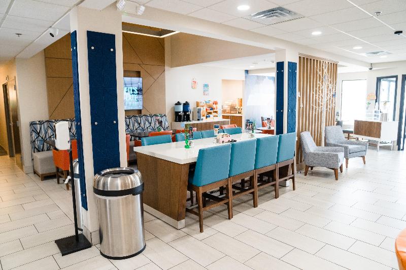 Holiday Inn Express and Suites Knoxville North I 7 image