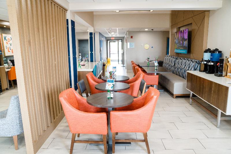 Holiday Inn Express and Suites Knoxville North I 7 image