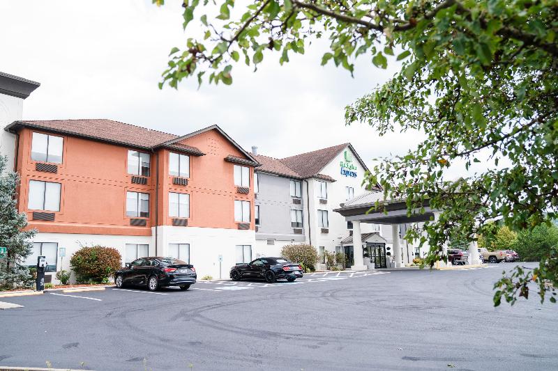 Holiday Inn Express and Suites Knoxville North I 7 image
