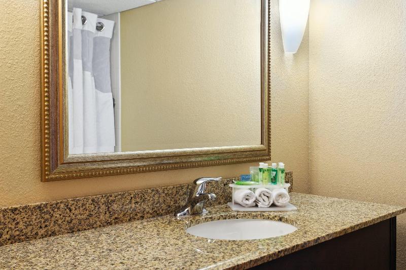 Holiday Inn Express and Suites Knoxville North I 7 — photo 6