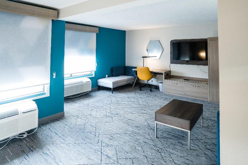 Holiday Inn Express and Suites Knoxville North I 7 image