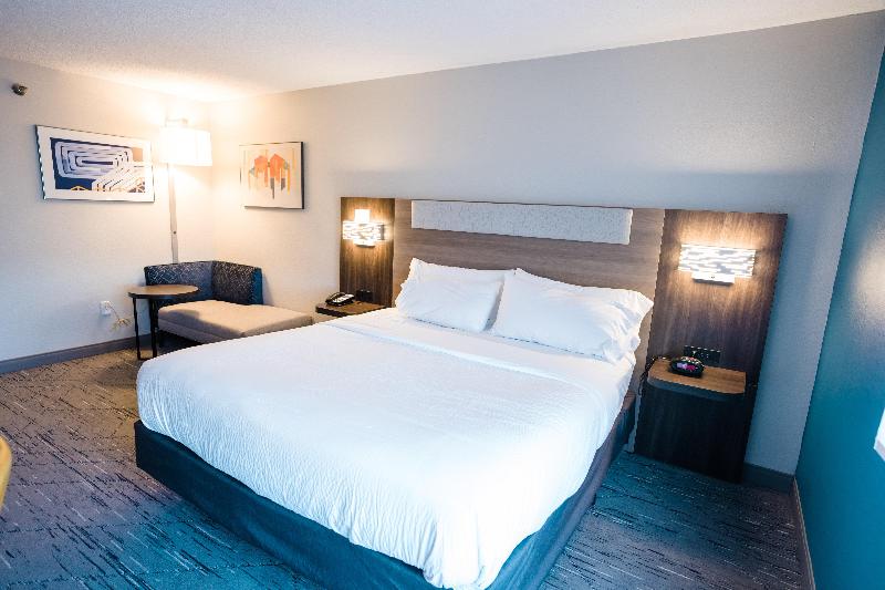Holiday Inn Express and Suites Knoxville North I 7 image