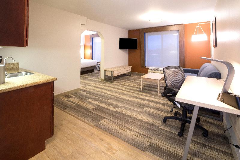 Holiday Inn Express & Suites Detroit - Utica IHG photo 17