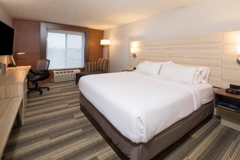 Holiday Inn Express & Suites Detroit - Utica IHG photo 13