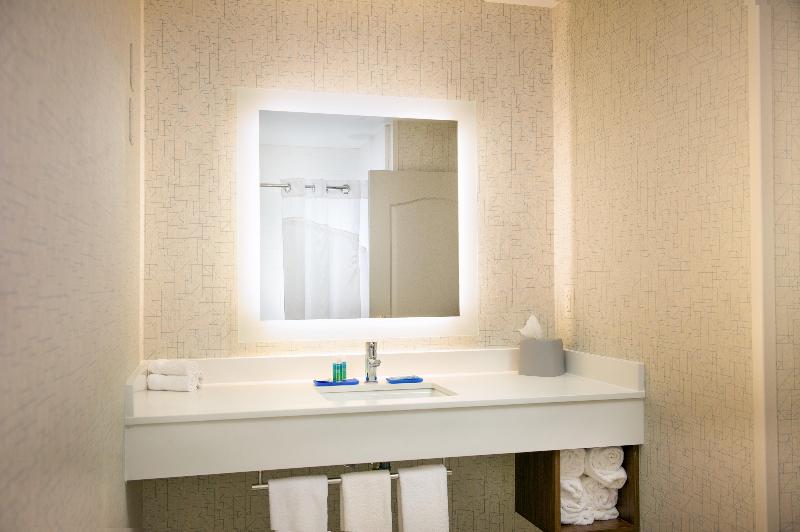 Holiday Inn Express & Suites Wausau By IHG photo 18