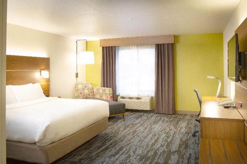 Holiday Inn Express & Suites Wausau By IHG image