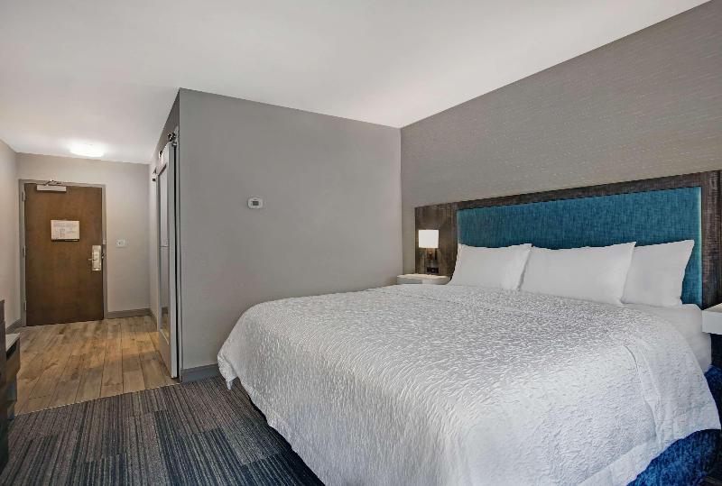 Hampton Inn Westfield image