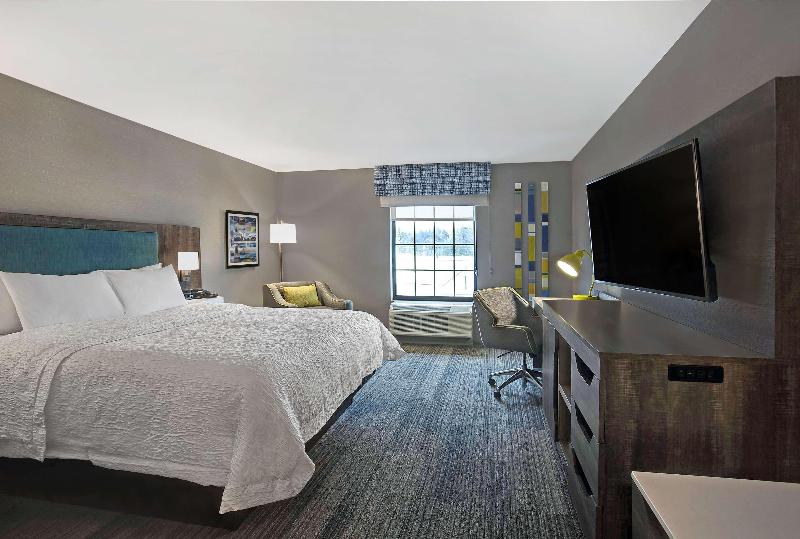 Hampton Inn Westfield image