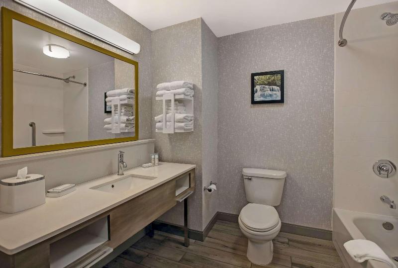Hampton Inn Westfield image
