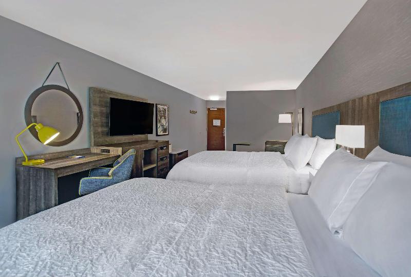 Hampton Inn Westfield image