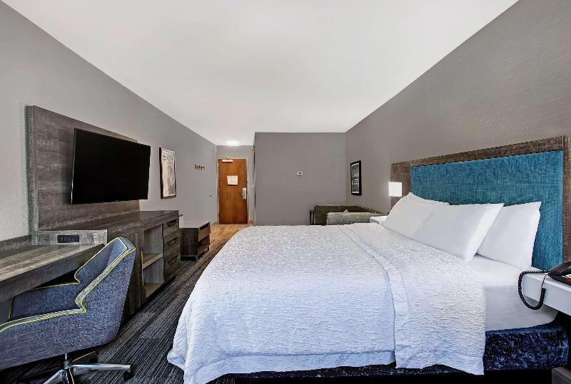 Hampton Inn Westfield image