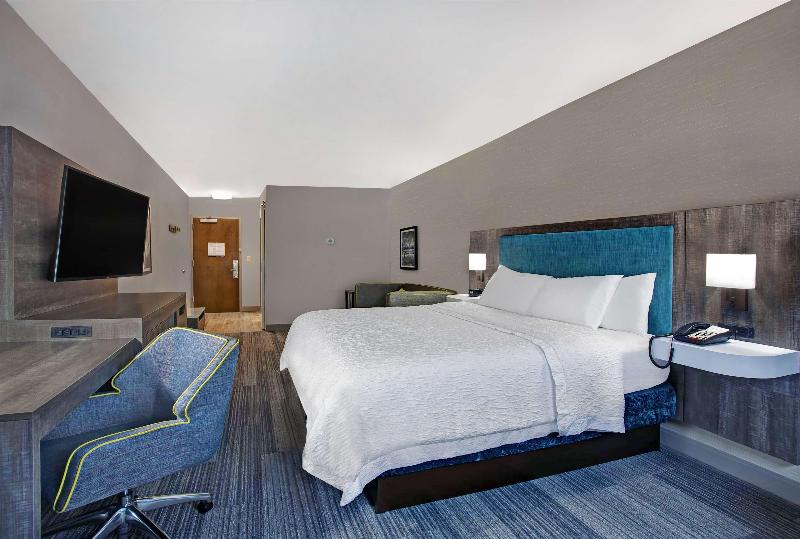 Hampton Inn Westfield image
