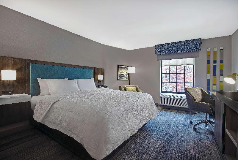 Hampton Inn Westfield image