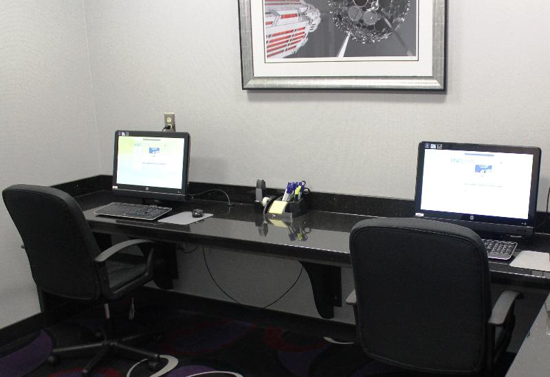 Holiday Inn Express and Suites Columbus Polaris Pa