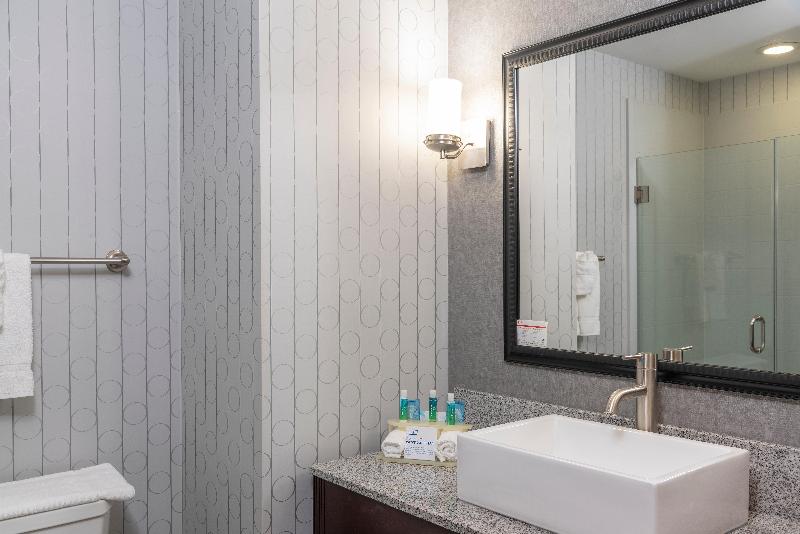 Holiday Inn Express And Suites Columbus Polar