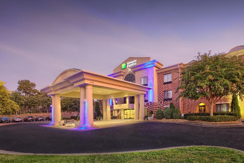 Holiday Inn Express and Suites Raleigh North Wake