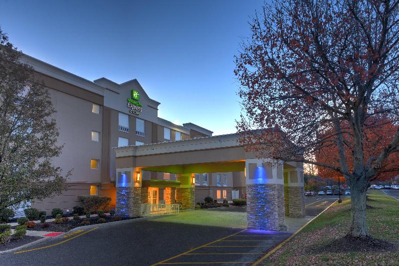 Holiday Inn Express and Suites West Long Branch Ea image