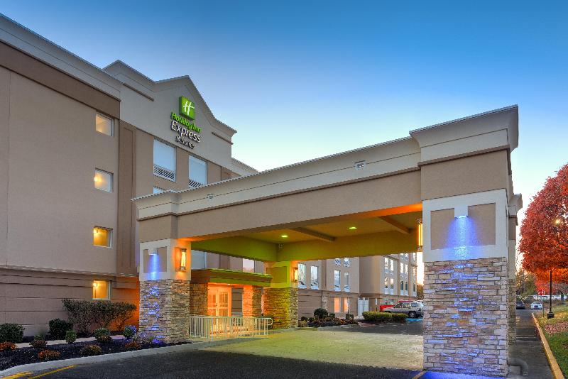 Holiday Inn Express and Suites West Long Branch Ea image