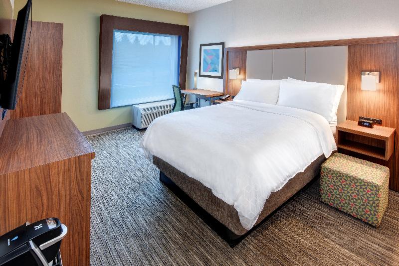 Holiday Inn Express and Suites West Long Branch Ea image