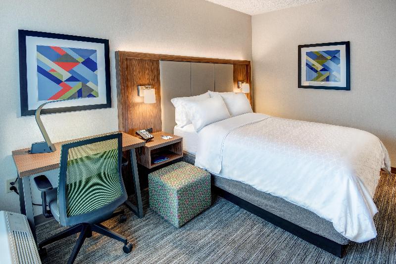 Holiday Inn Express and Suites West Long Branch Ea image