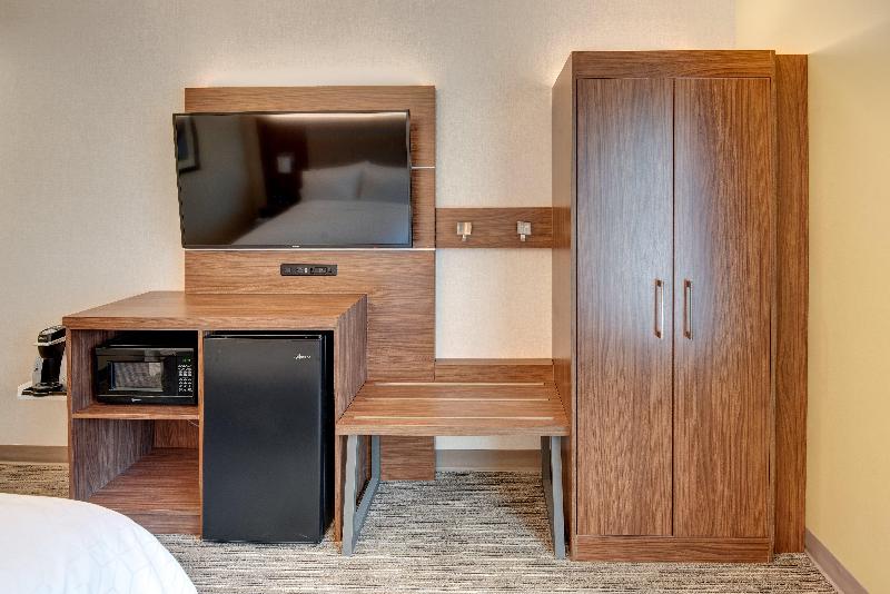 Holiday Inn Express and Suites West Long Branch Ea image
