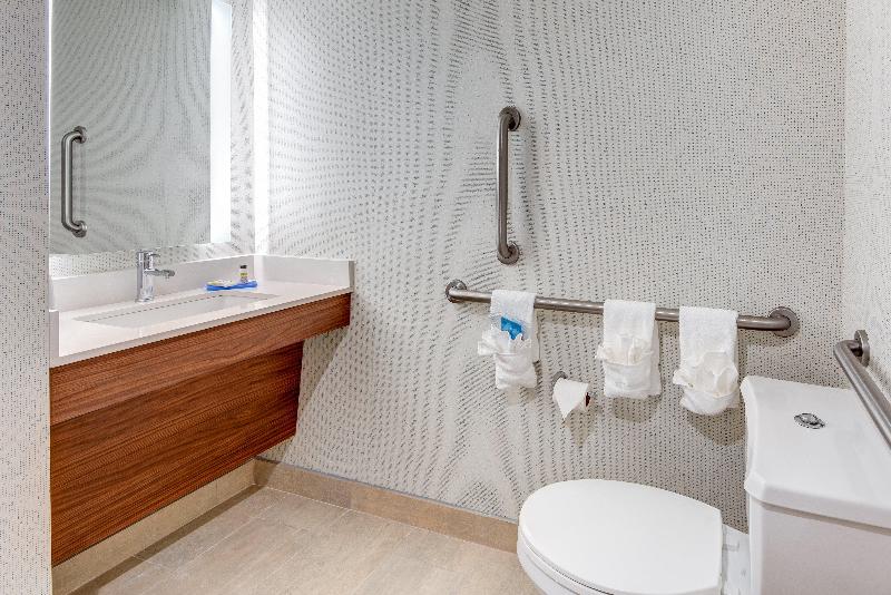 Holiday Inn Express and Suites West Long Branch Ea image