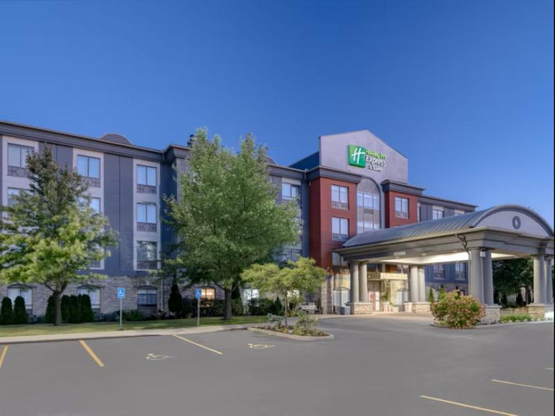 Holiday Inn Express and Suites Ottawa Airport