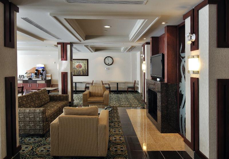 Holiday Inn Express and Suites Ottawa Airport