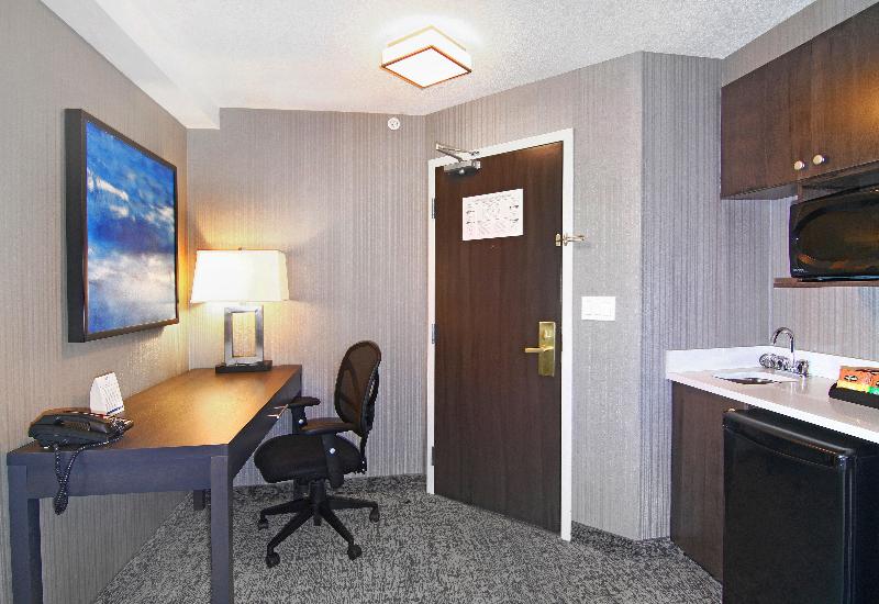 Holiday Inn Express and Suites Calgary image