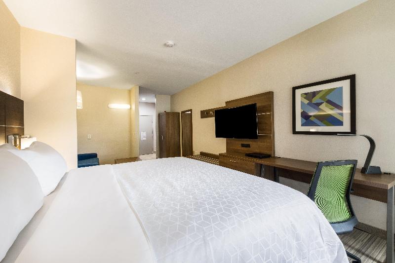 Holiday Inn Express and Suites Columbus image