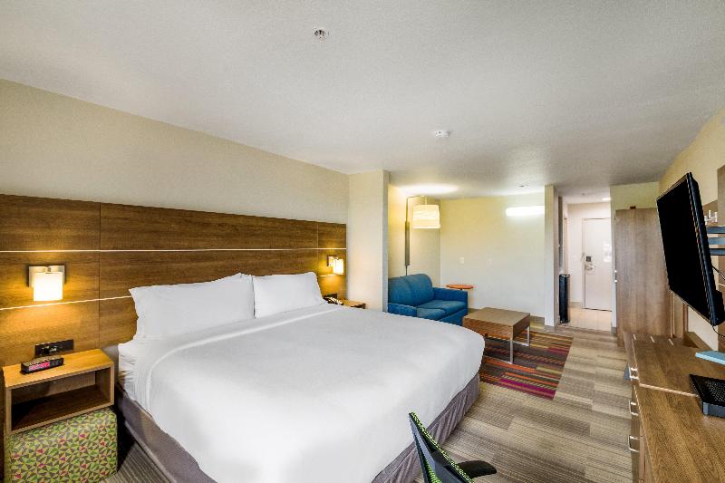 Holiday Inn Express and Suites Columbus image