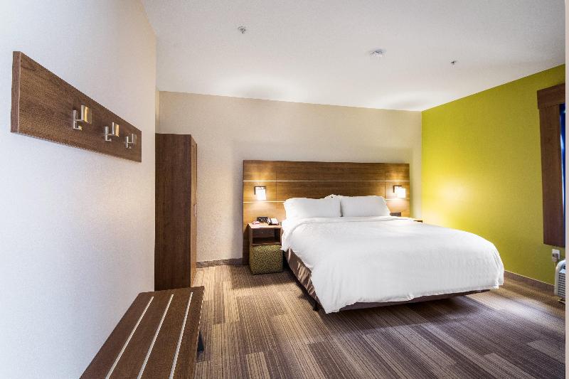Holiday Inn Express and Suites Columbus