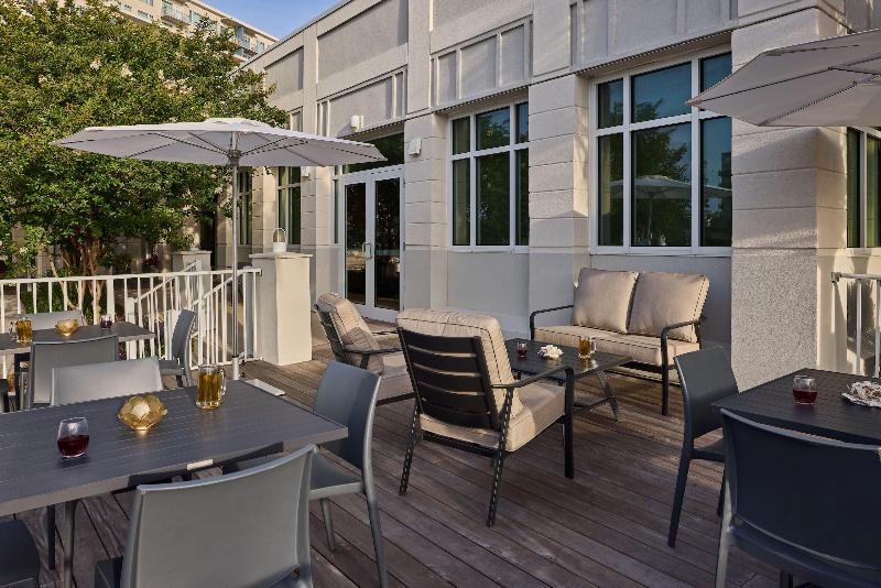 Holiday Inn Express Charleston Dwtn - Westedge image