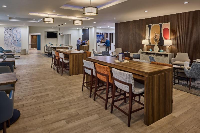 Holiday Inn Express Charleston Dwtn - Westedge image