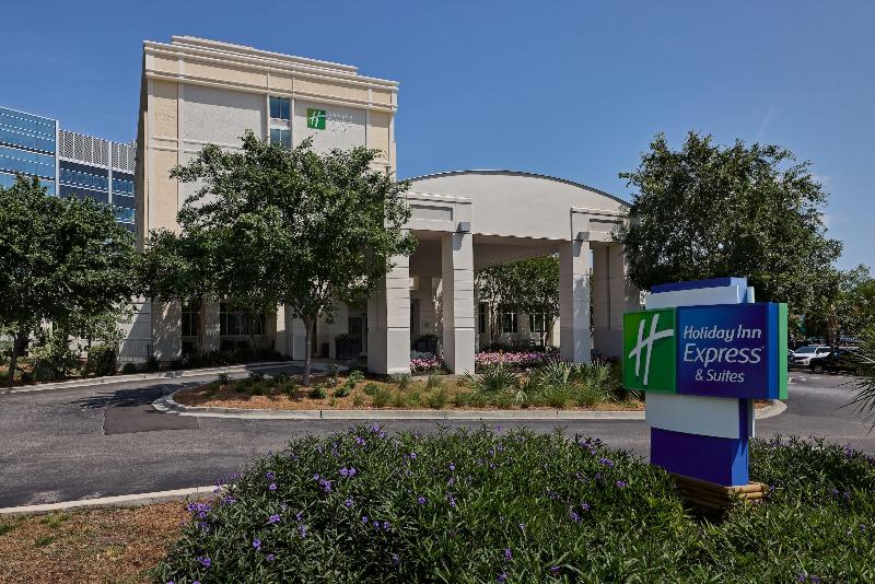 Holiday Inn Express Charleston Dwtn - Westedge image
