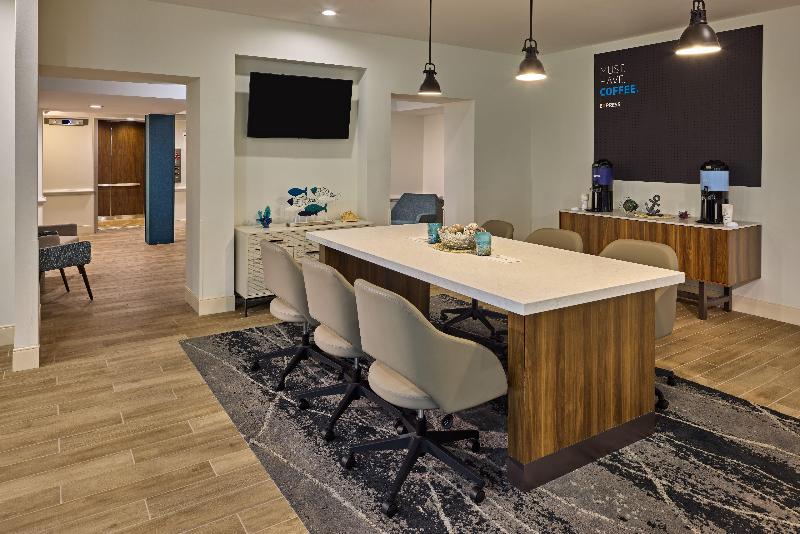 Holiday Inn Express Charleston Dwtn - Westedge image