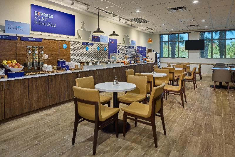 Holiday Inn Express Charleston Dwtn - Westedge image
