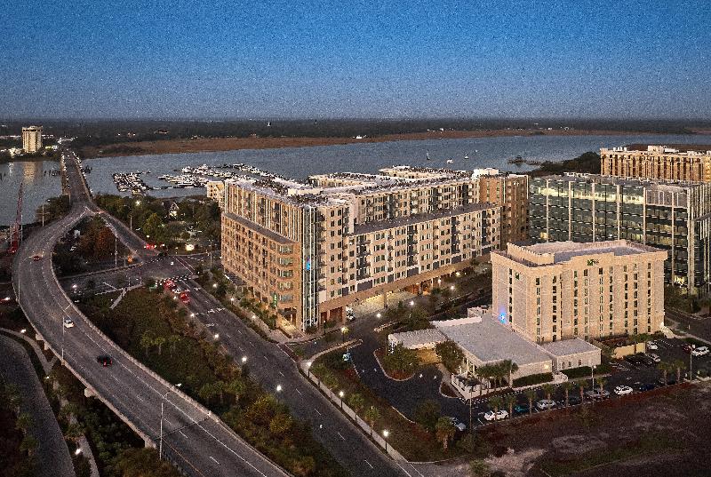 Holiday Inn Express Charleston Dwtn - Westedge image