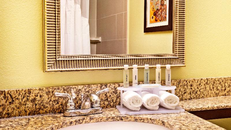 Holiday Inn Express Charleston Dwtn - Westedge image